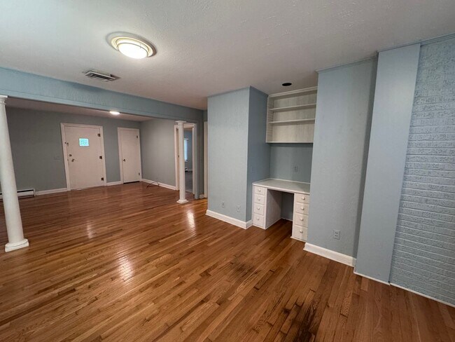 Building Photo - 1310 Wells Blvd