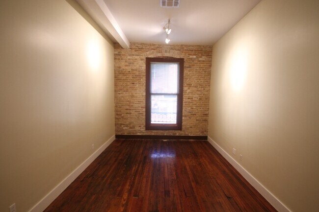 Building Photo - 319 S Flores St