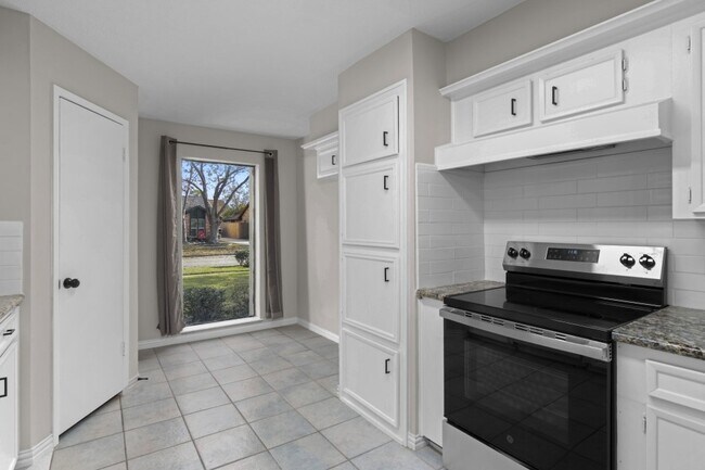 Building Photo - 10211 Sagemill Dr