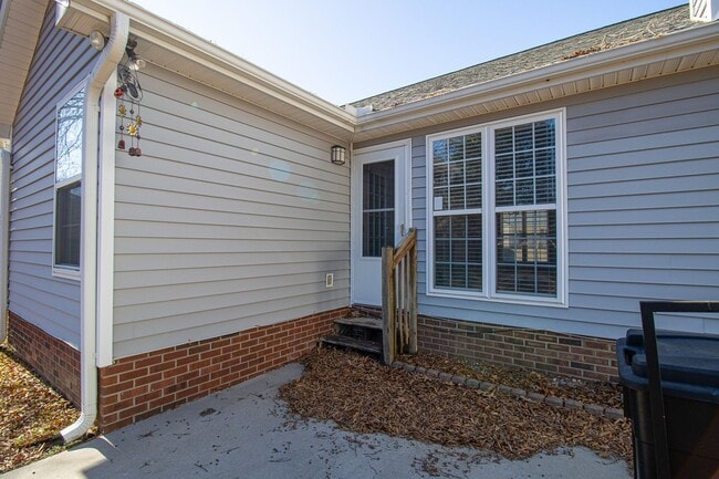 Building Photo - Spacious 3BR/2BA Home Near Fort Jackson & VA Hospital *Military Discount Offered!