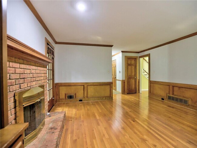 Building Photo - 2101 Mark Hall Ct NE
