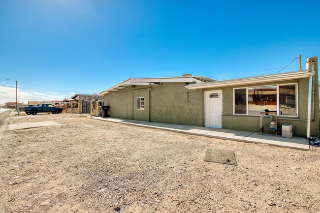 Building Photo - 8613 Kingsway Dr