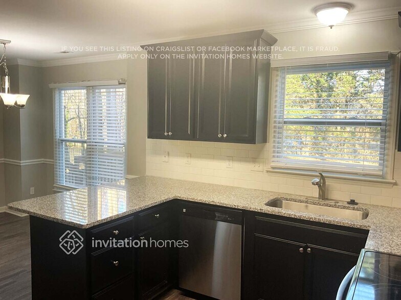 Building Photo - 3349 Daingerfield Dr