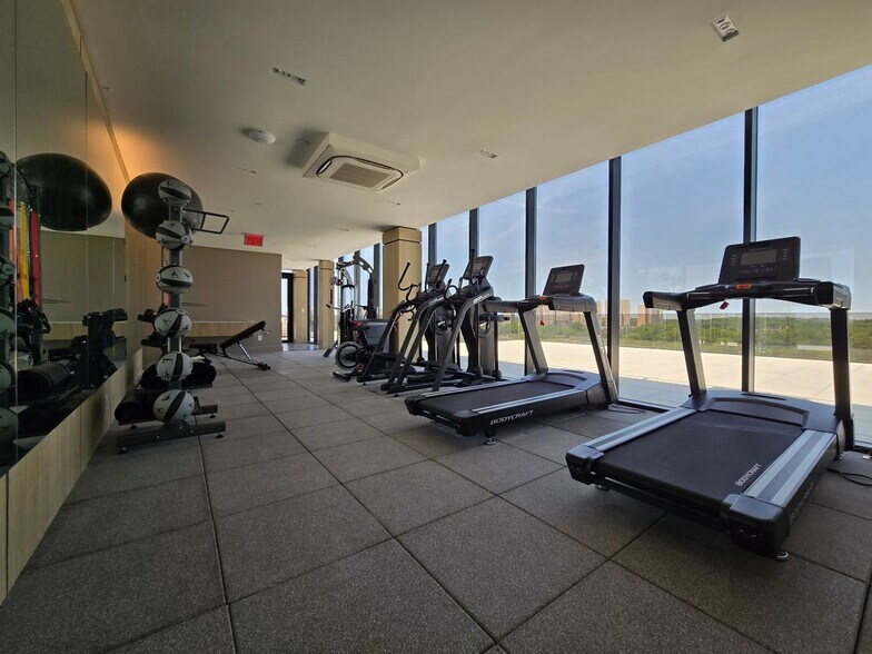 Building Photo - 1890 Pelham Pky