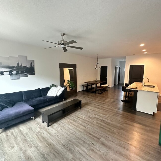 Building Photo - 1229 Jadens Wy