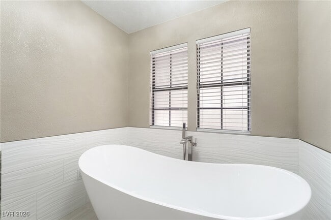 Building Photo - 968 Pinehurst Dr