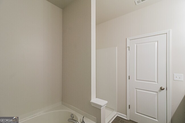 Building Photo - 6037 Heisler St