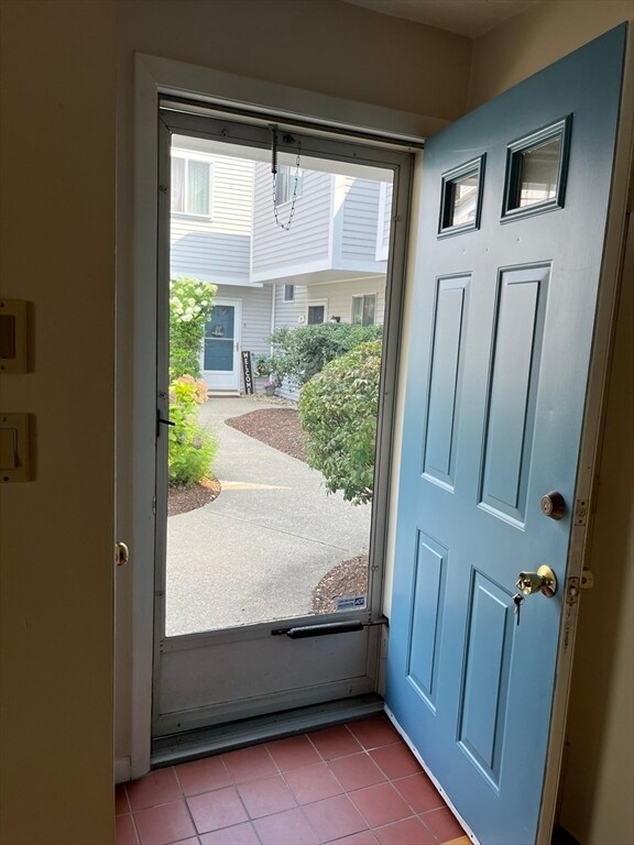 Building Photo - 193 Lake St