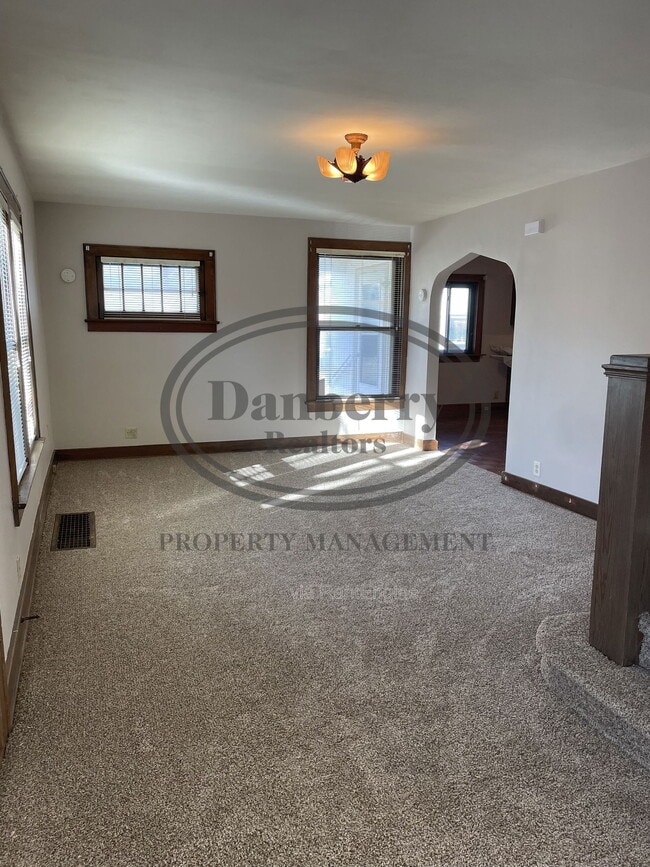 Building Photo - 606 South St