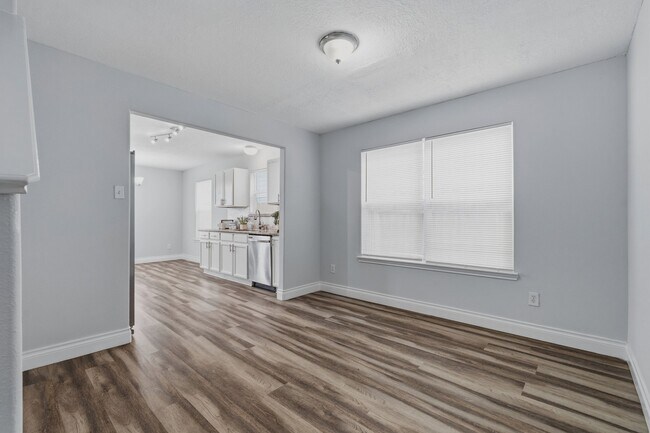 Building Photo - 1427 Hade Falls Ln