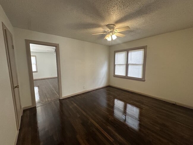 Building Photo - Charming 3-Bed Home in North Tulsa with Sp...