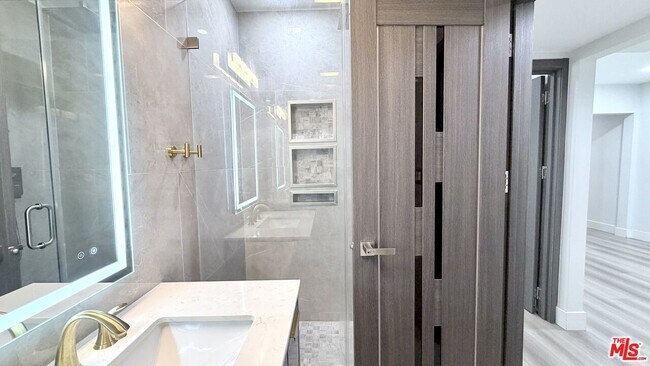 Building Photo - 11836 Rialto St