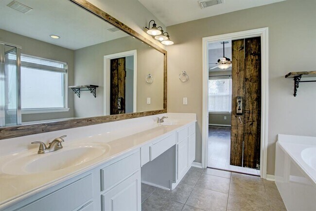 Building Photo - 24419 Travis House Ln