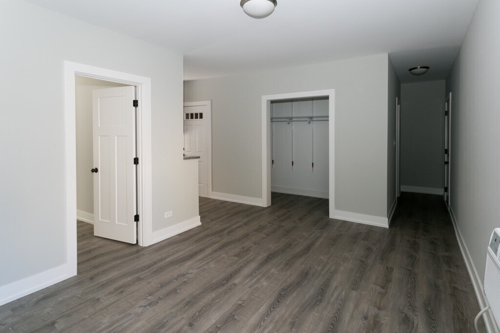 Building Photo - 710 W Brompton