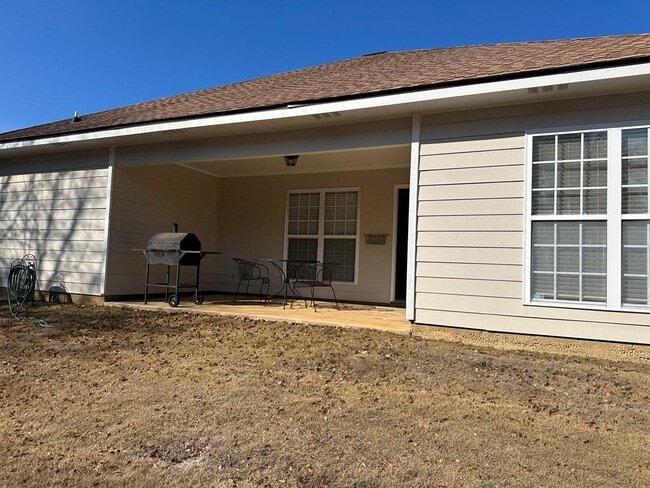 Building Photo - 146 Bluebird Ln