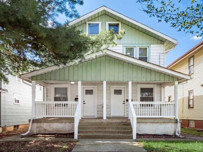 Building Photo - 1359 N 6th St