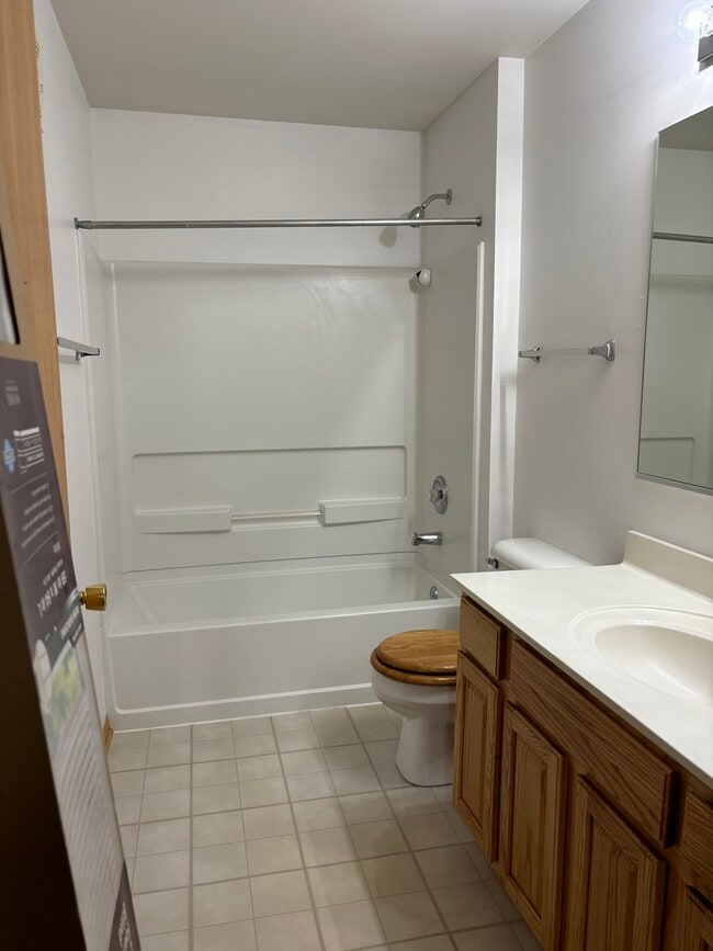 Building Photo - 122 Bertram Dr