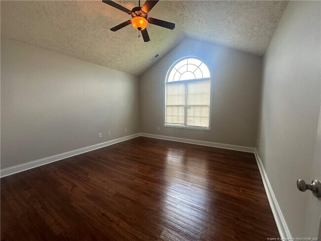 Building Photo - 450 Copper Creek Dr