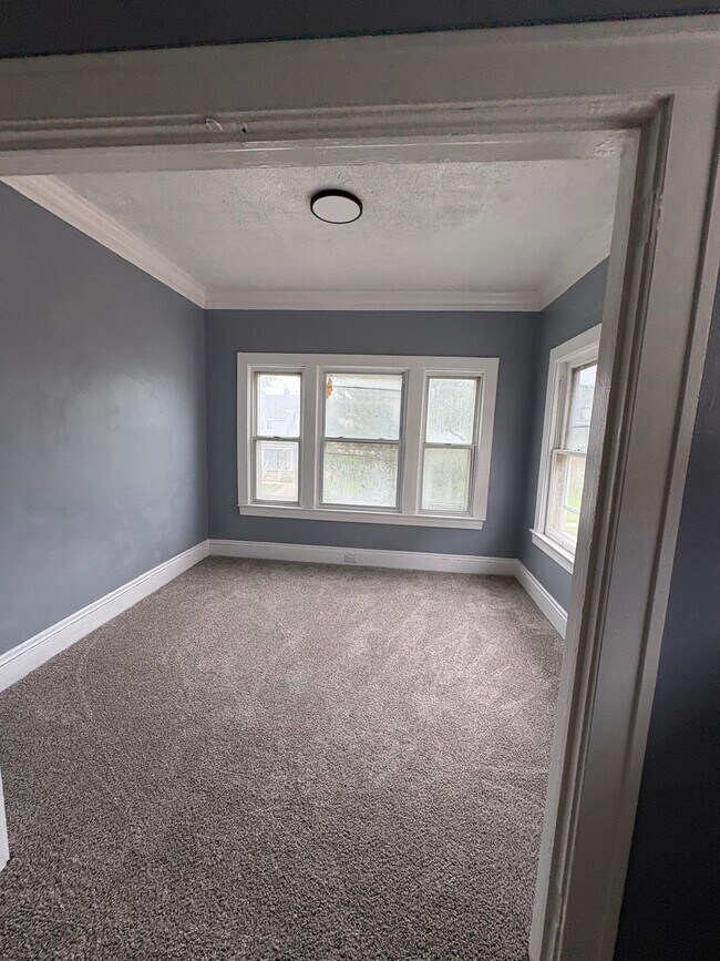 Building Photo - 3252 E 118