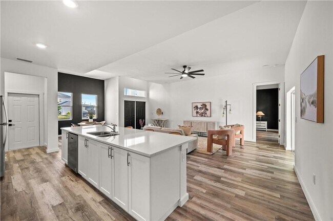 Building Photo - 1515 Nelson Rd N