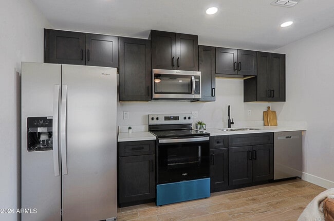Building Photo - 454 S Pioneer