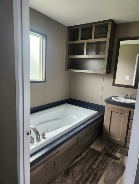 Building Photo - 150 Tonkawa Trl