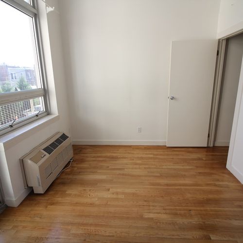 Building Photo - 342 Eldert St