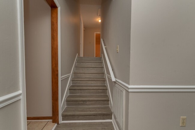 Building Photo - 3 Bed/2.5 Bath House for Rent in Martinez w/ Garage & Fenced Back Yard