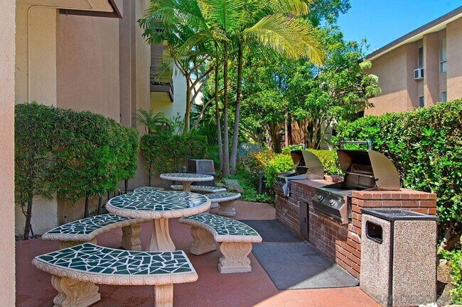 BBQ - 1605 Hotel Cir S