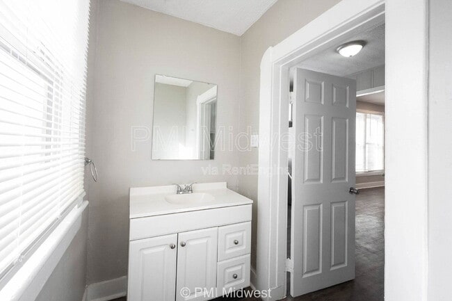 Building Photo - 101 N State Ave