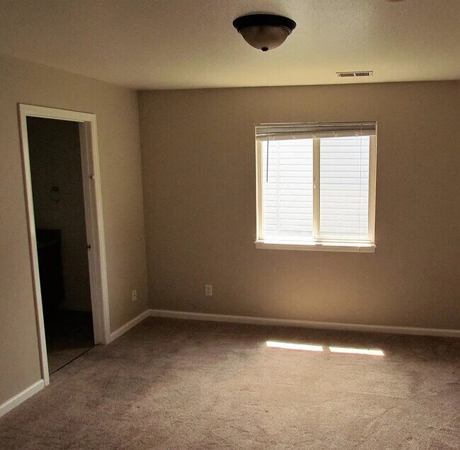 Building Photo - ***COMING SOON***  Spacious, Pet-Friendly 3 bed, 2 bath duplex in Englewood!
