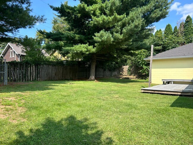 Building Photo - Available August 20th, 2026!!