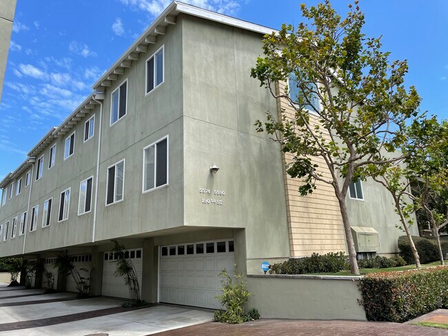 Building Photo - 5582 W 190th St