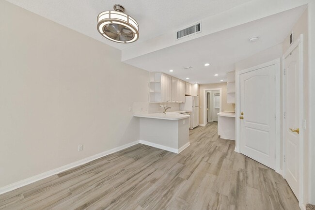 Building Photo - 351 Legare Ct