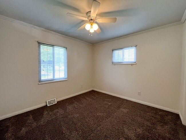 Building Photo - 3 bedroom maumee schools