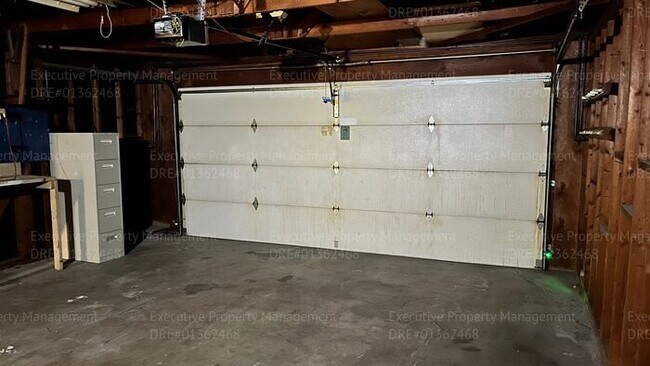 Building Photo - Remodeled 3 bedroom/ 2 bathroom home *MOVE IN SPECIAL OAC*