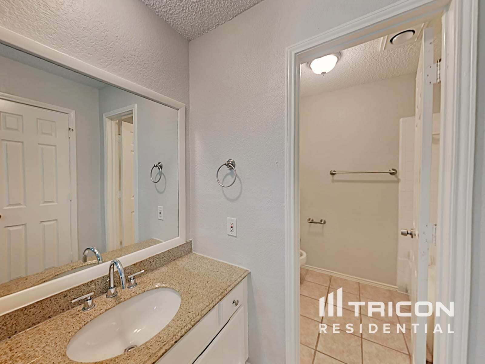 Building Photo - 537 Greenway Dr