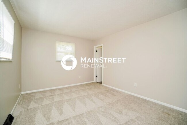 Building Photo - 3 Bedroom Pet-Friendly Home in Columbus, OH with Main Street Renewal