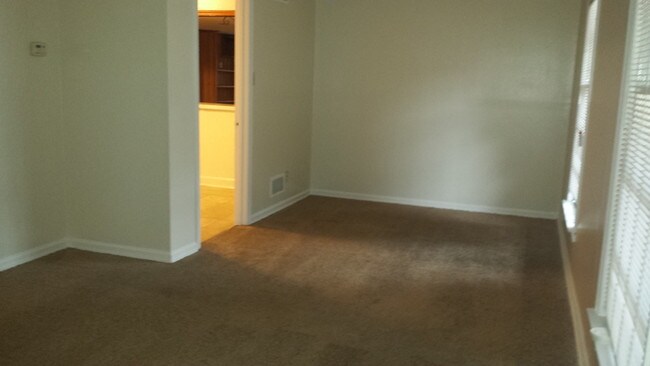 Building Photo - Feels like home-3 BR Brick