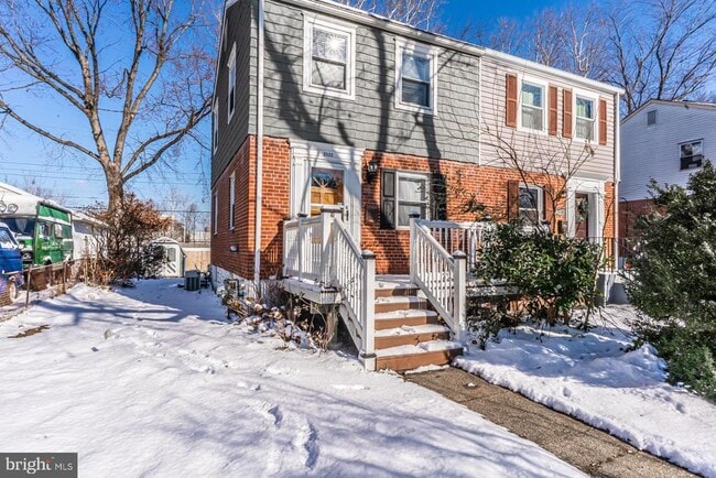 Building Photo - 2122 Arlington Terrace