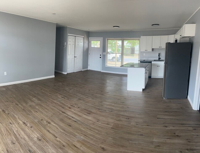 Building Photo - Beautiful brand new 4 bed 2 bath for Rent ...