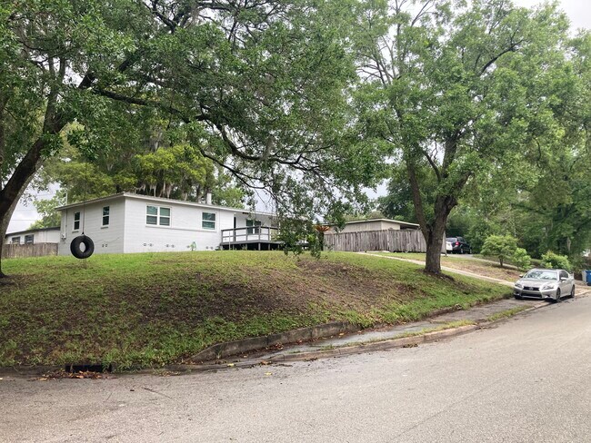 Building Photo - 6923 Gaillardia Rd S