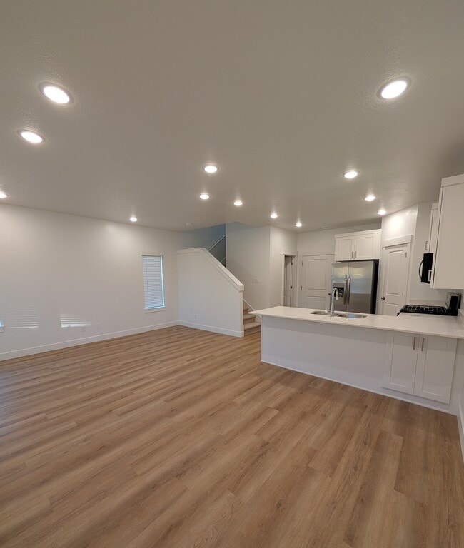 Building Photo - 258 W 925 N