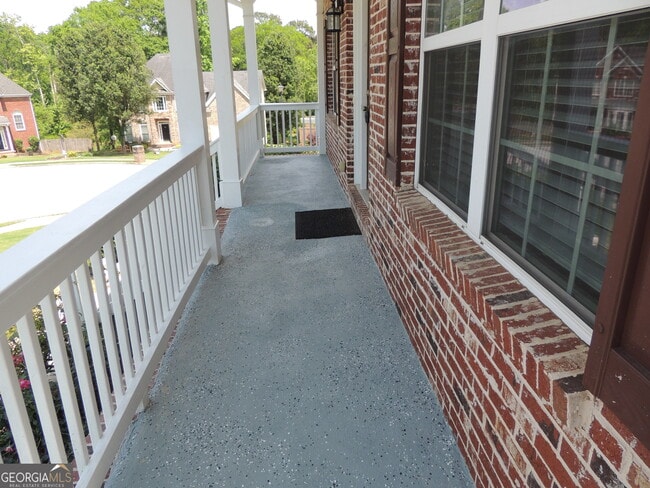 Building Photo - 450 MacLand Dr