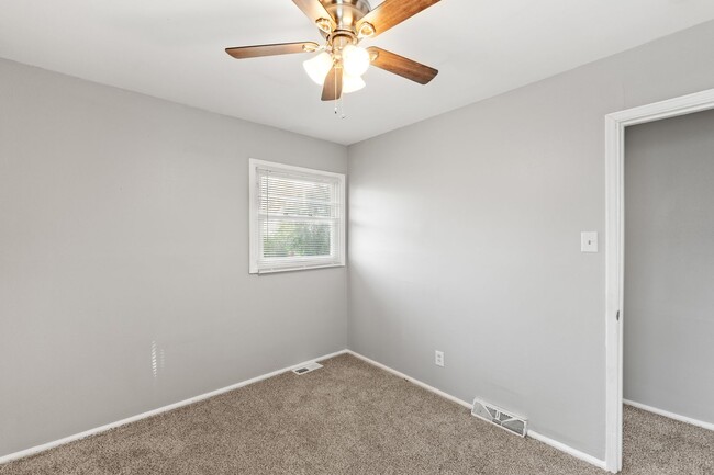 Building Photo - Section 8 Opportunity! 3 bedroom 1 bath | ...