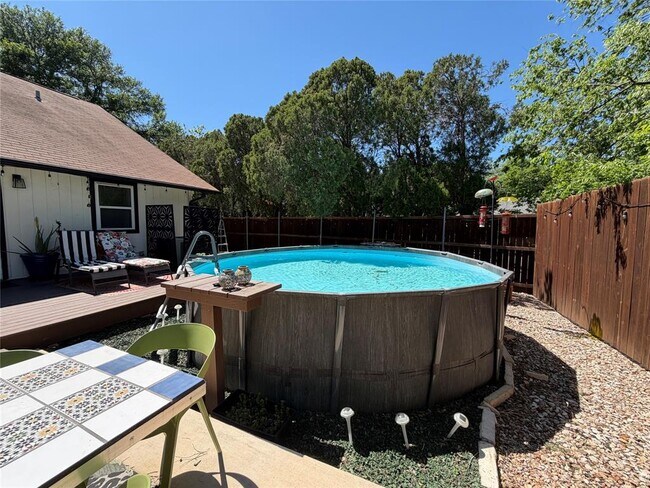 Building Photo - 2626 Baxter Dr