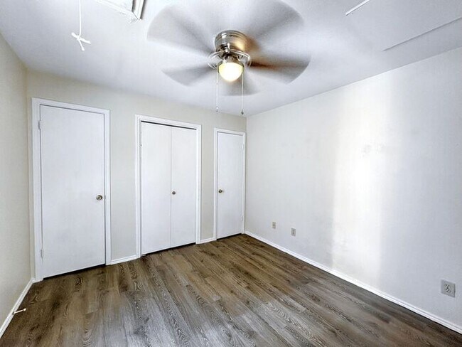 Building Photo - Charming 2-Bedroom Condo with Modern Ameni...