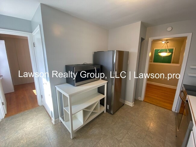 Building Photo - Raleigh Court -Three Bedroom Ranch with Basement