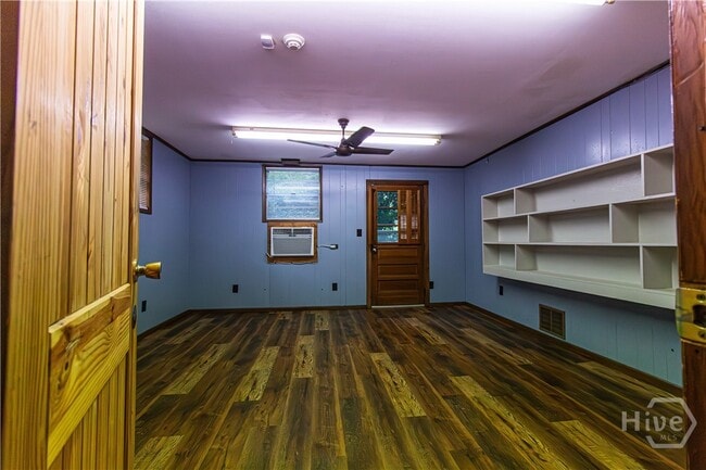 Building Photo - 1037 College Station Rd