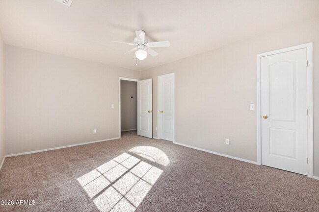 Building Photo - 5682 W Ross Dr